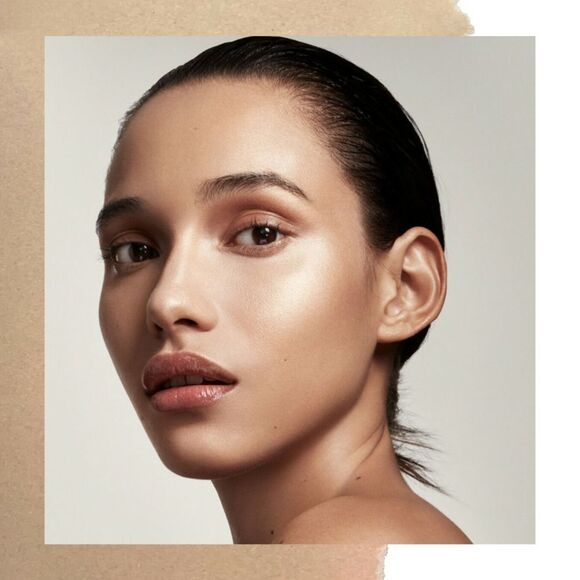 FENTY Beauty Metal Moon Highlighter (white with silver sparkle) - Picture 3 of 9